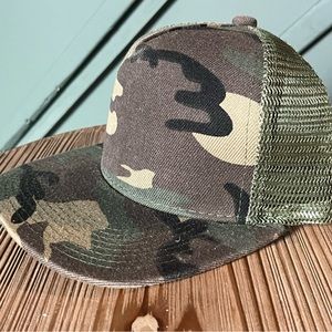 Camo snapback trucker hat